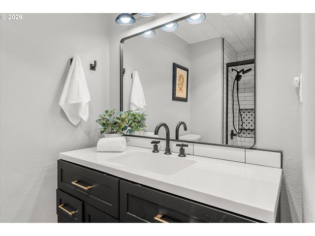 5226 Sw TAYLORS FERRY Rd, Portland, OR 97219