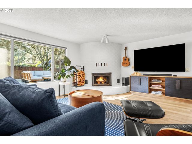 5226 Sw TAYLORS FERRY Rd, Portland, OR 97219