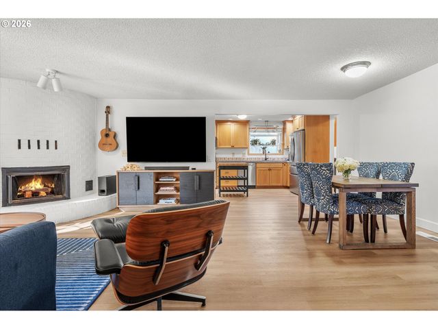 5226 Sw TAYLORS FERRY Rd, Portland, OR 97219