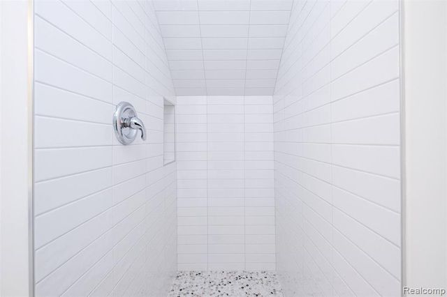 1560 Cambridge Road, Berkley, MI 48072