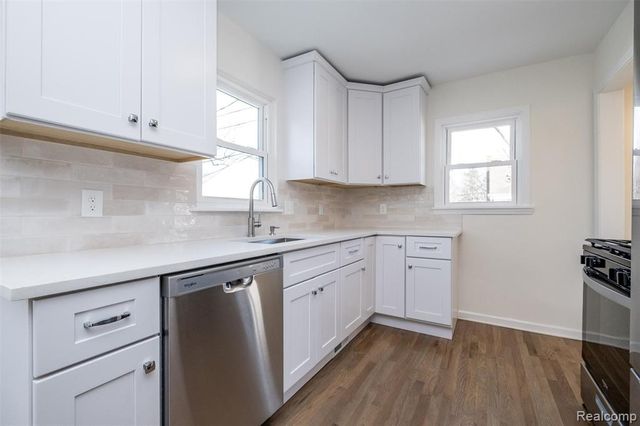 1560 Cambridge Road, Berkley, MI 48072