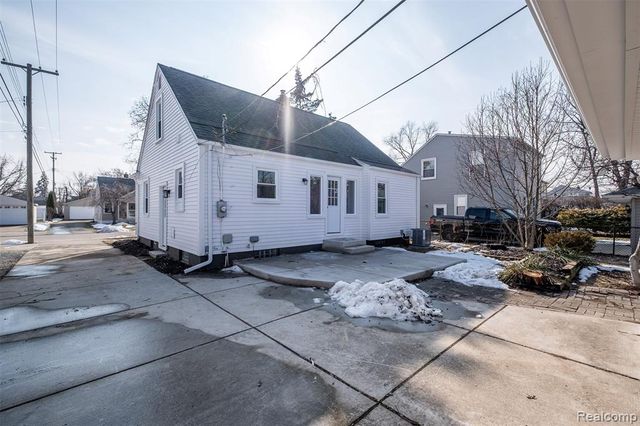 1560 Cambridge Road, Berkley, MI 48072