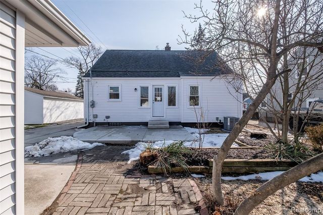 1560 Cambridge Road, Berkley, MI 48072