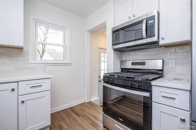 1560 Cambridge Road, Berkley, MI 48072