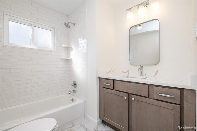 1560 Cambridge Road, Berkley, MI 48072