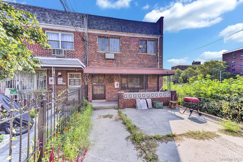 789 Autumn Avenue, Brooklyn, NY 11208 — photo 2