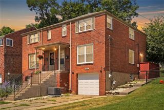 654 Crystal Dr, Mt Lebanon, PA 15228