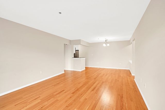 273 Cambridge Rd 408, Woburn, MA 01801