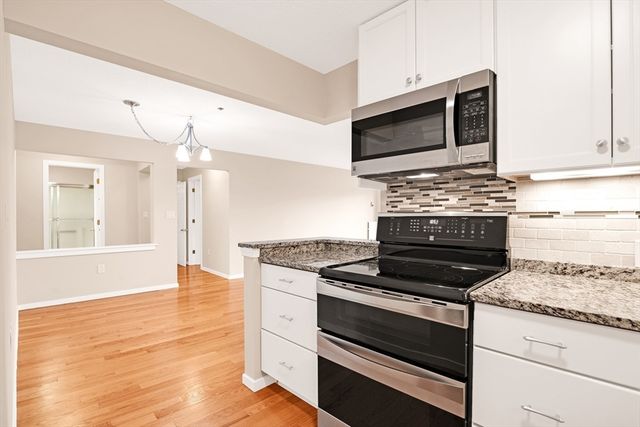 273 Cambridge Rd 408, Woburn, MA 01801