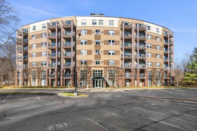 273 Cambridge Rd 408, Woburn, MA 01801