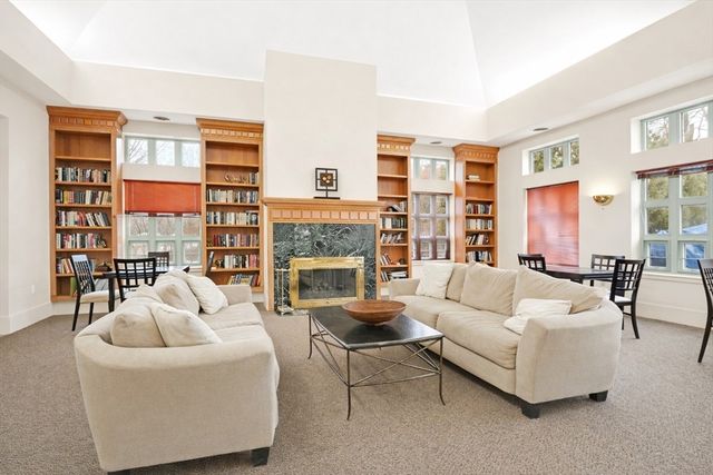 273 Cambridge Rd 408, Woburn, MA 01801