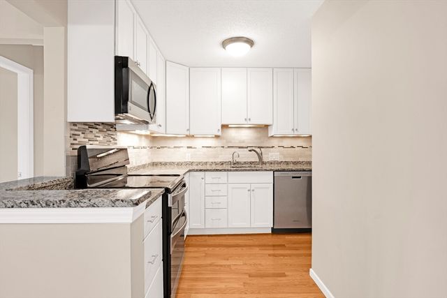 273 Cambridge Rd 408, Woburn, MA 01801