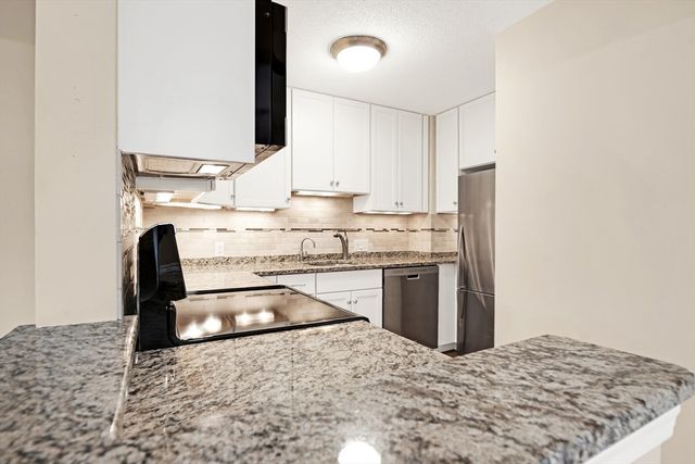 273 Cambridge Rd 408, Woburn, MA 01801