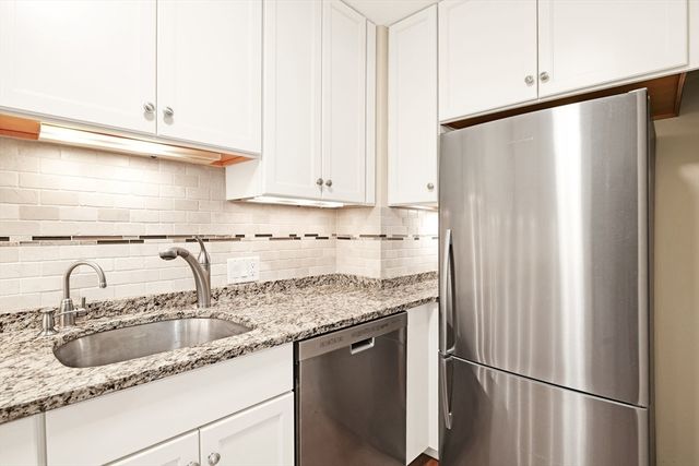 273 Cambridge Rd 408, Woburn, MA 01801