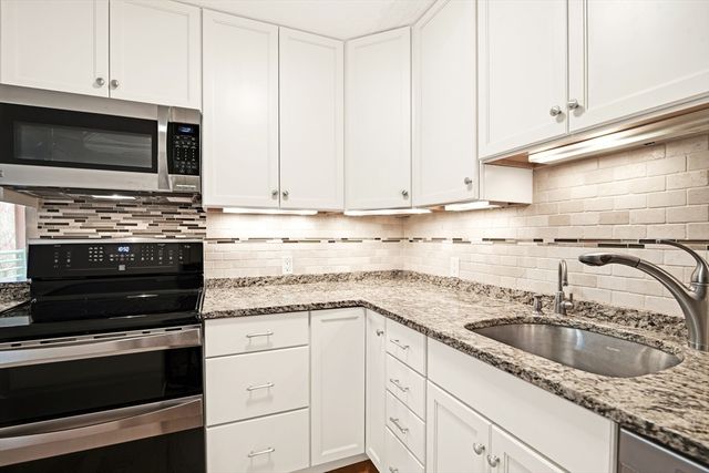 273 Cambridge Rd 408, Woburn, MA 01801