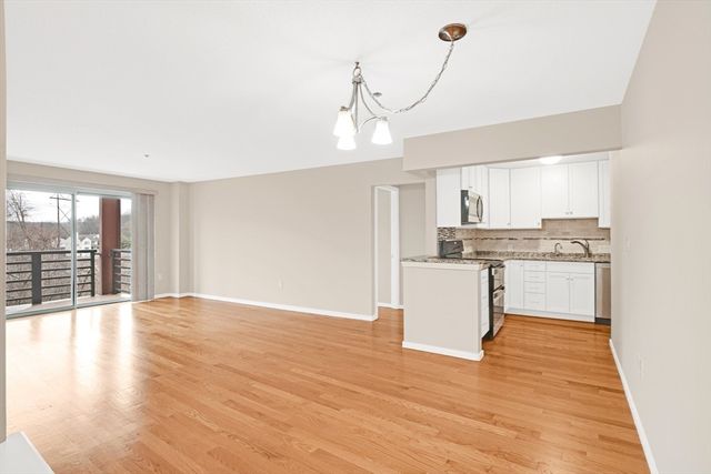 273 Cambridge Rd 408, Woburn, MA 01801