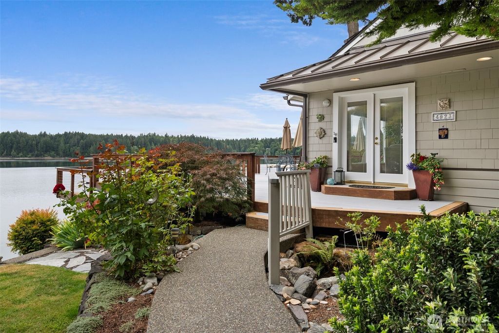4923 Sunrise Beach Road NW, Olympia, WA 98502