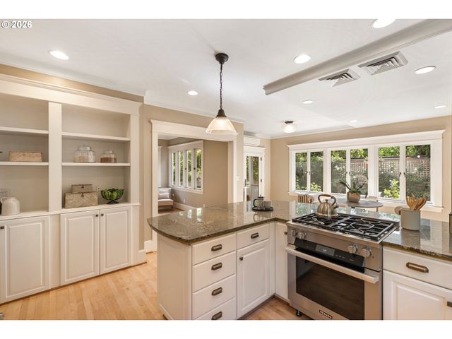 2343 Ne 21ST Ave, Portland, OR 97212