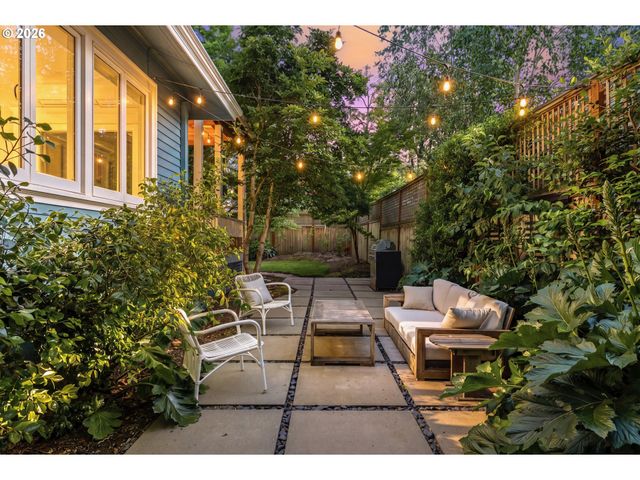 2343 Ne 21ST Ave, Portland, OR 97212