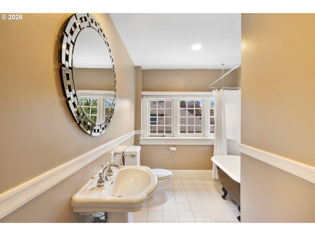 2343 Ne 21ST Ave, Portland, OR 97212
