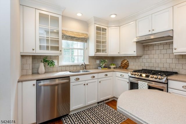 16 Cross Pl, Glen Ridge Boro Twp., NJ 07028