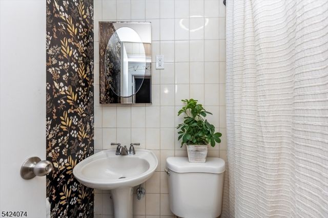 16 Cross Pl, Glen Ridge Boro Twp., NJ 07028