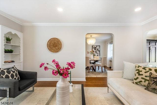 16 Cross Pl, Glen Ridge Boro Twp., NJ 07028