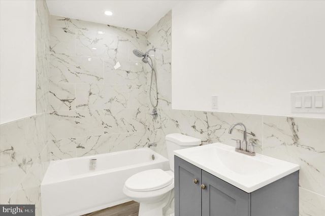 1228 PULASKI AVE, Coal Township, PA 17866