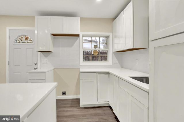 1228 PULASKI AVE, Coal Township, PA 17866