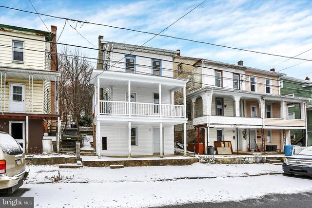 1228 PULASKI AVE, Coal Township, PA 17866