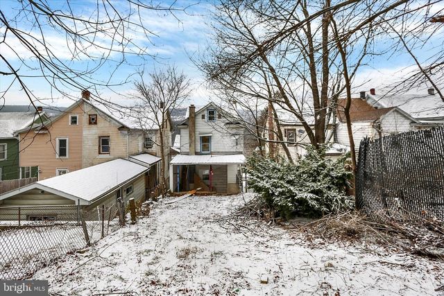 1228 PULASKI AVE, Coal Township, PA 17866