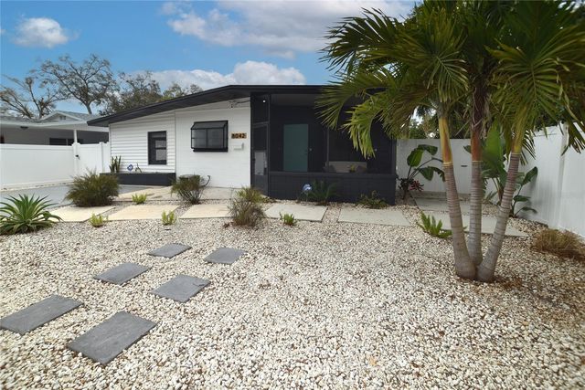 8042 36TH AVENUE N, St Petersburg, FL 33710