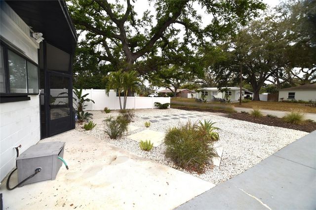 8042 36TH AVENUE N, St Petersburg, FL 33710