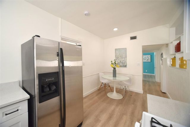 8042 36TH AVENUE N, St Petersburg, FL 33710