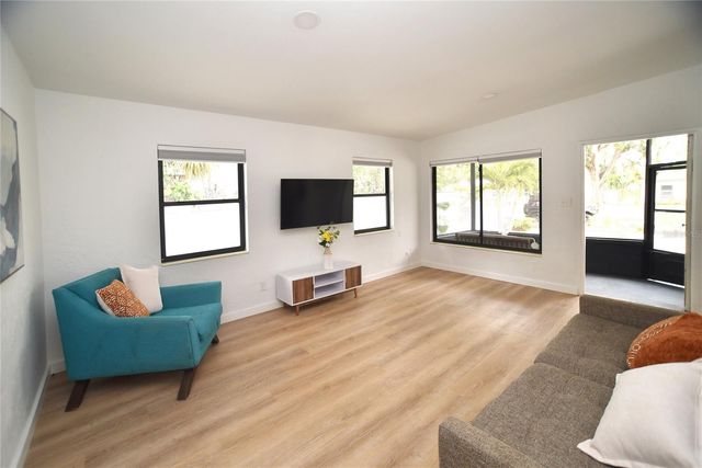 8042 36TH AVENUE N, St Petersburg, FL 33710