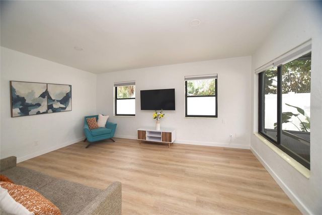 8042 36TH AVENUE N, St Petersburg, FL 33710