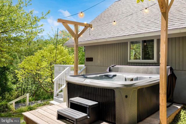 304 HOLLY RIDGE RD, Mount Jackson, VA 22842
