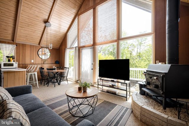 304 HOLLY RIDGE RD, Mount Jackson, VA 22842