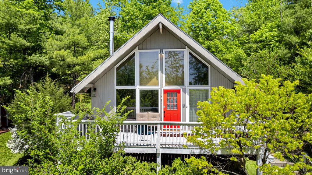 304 HOLLY RIDGE RD, Mount Jackson, VA 22842