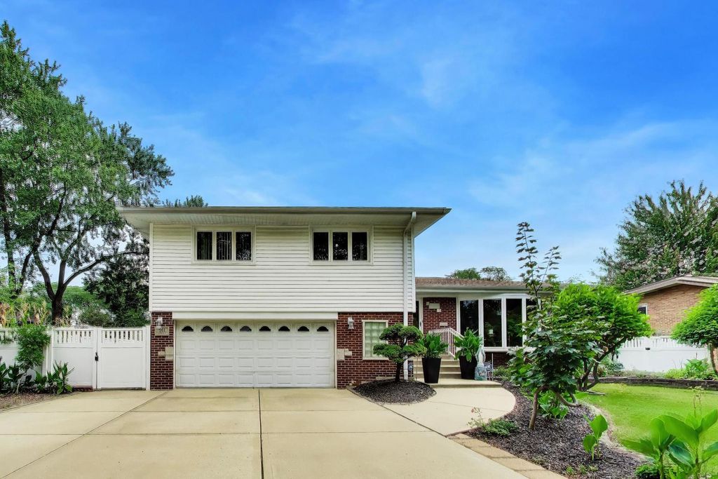 911 S Elmhurst Road, Mount Prospect, IL 60056 — exterior