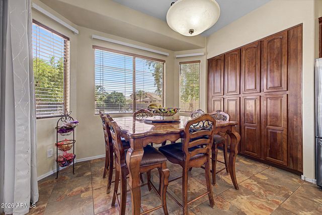 8602 W HELEN Lane, Glendale, AZ 85305