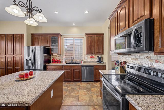 8602 W HELEN Lane, Glendale, AZ 85305