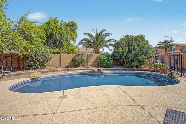 8602 W HELEN Lane, Glendale, AZ 85305