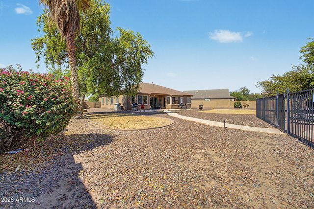 8602 W HELEN Lane, Glendale, AZ 85305