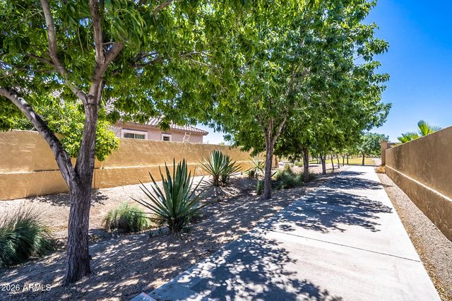 8602 W HELEN Lane, Glendale, AZ 85305