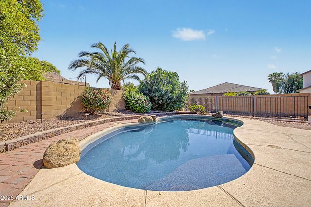 8602 W HELEN Lane, Glendale, AZ 85305