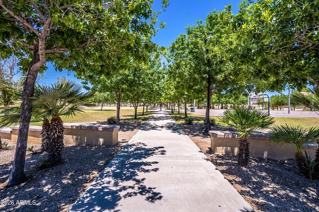8602 W HELEN Lane, Glendale, AZ 85305