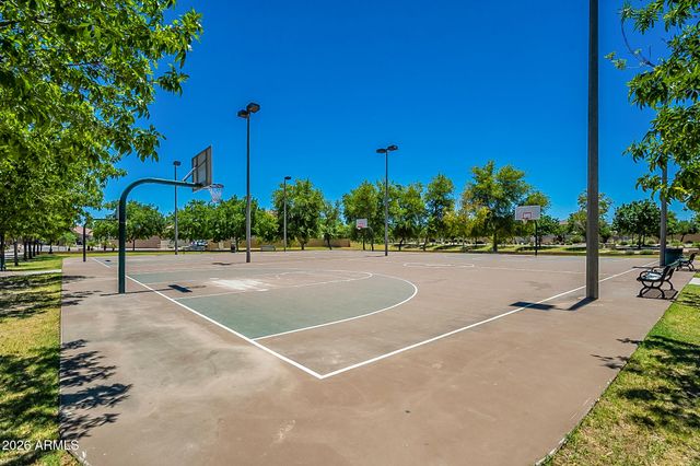 8602 W HELEN Lane, Glendale, AZ 85305