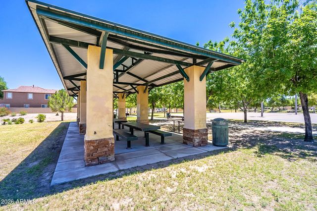 8602 W HELEN Lane, Glendale, AZ 85305