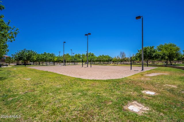 8602 W HELEN Lane, Glendale, AZ 85305